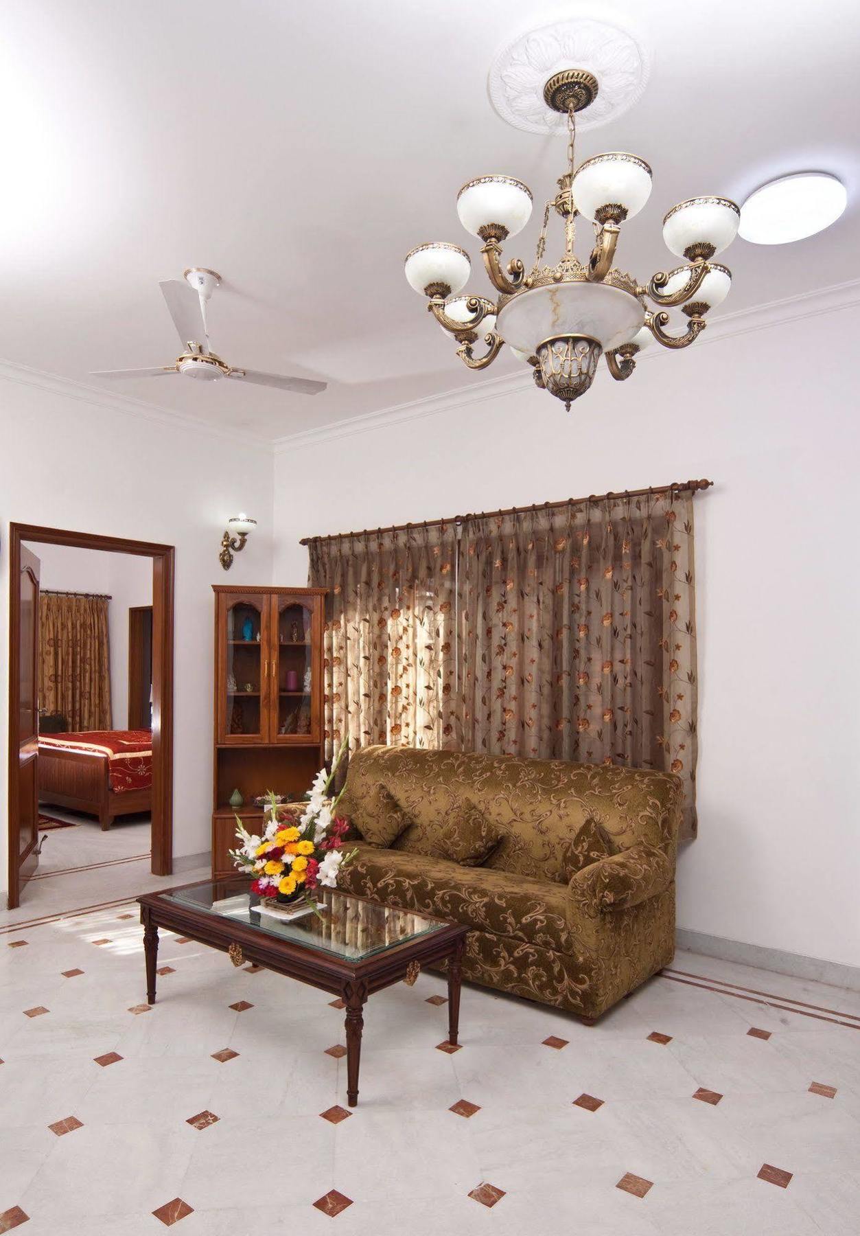 The Mayflower Hotel Gurgaon Exterior photo