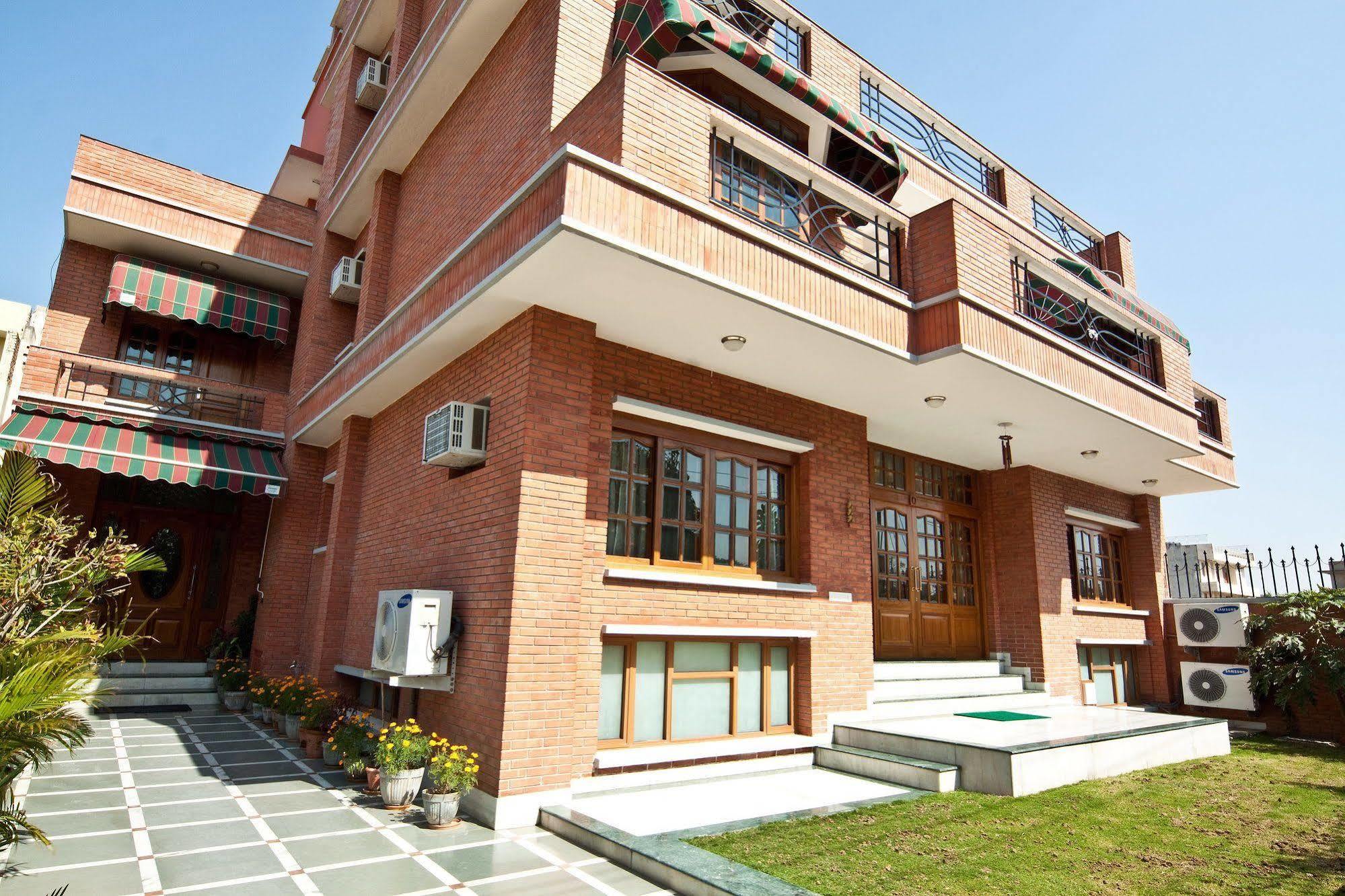 The Mayflower Hotel Gurgaon Exterior photo